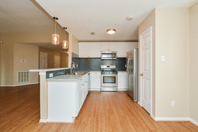 Building Photo - 22811 Market Square Ln