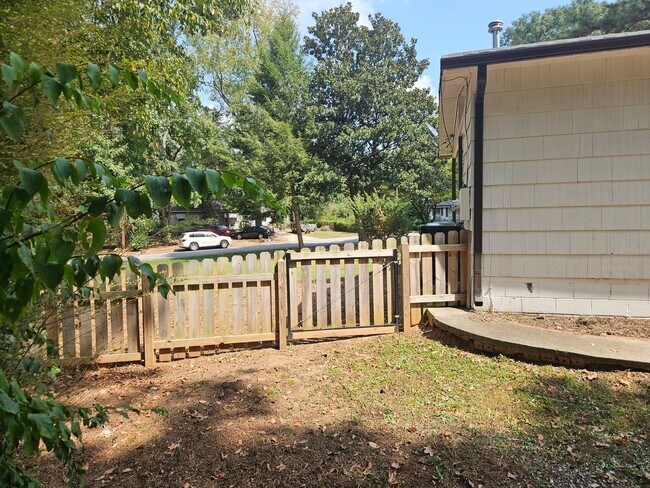 Building Photo - Renovated Marietta Bungalow