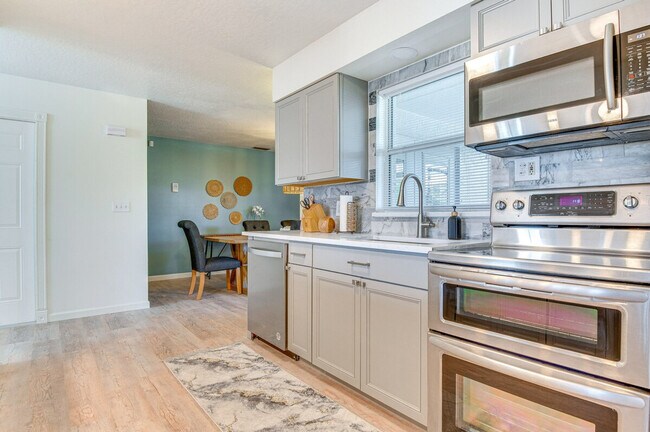 Building Photo - 589 Coconut St