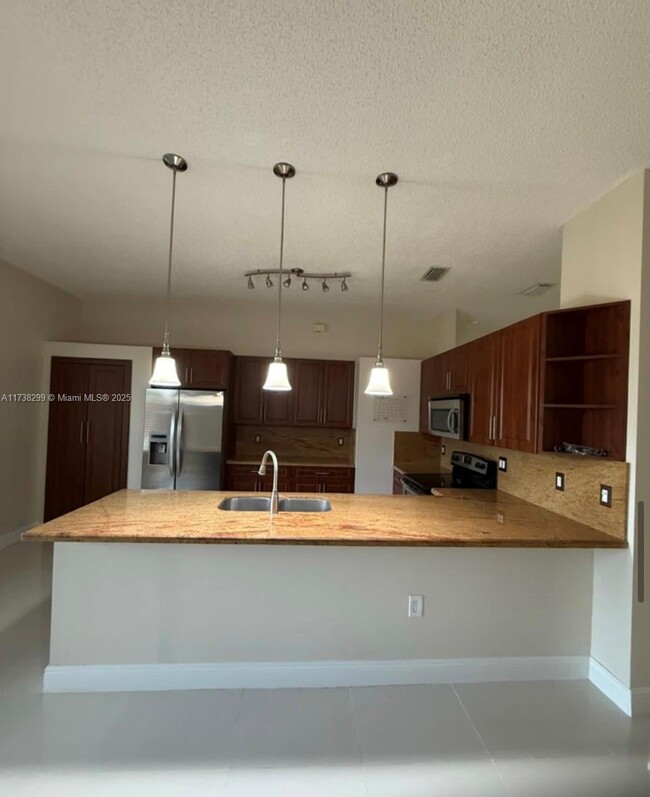 Building Photo - 2670 Dunwoodie Pl