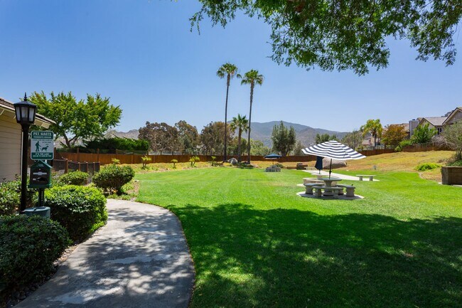 Building Photo - Modern Home in West Village of Singing Hills