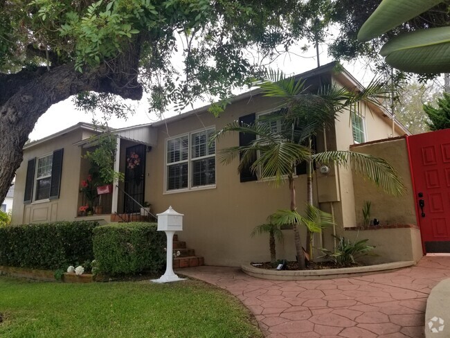 Building Photo - 1805 Catalina Blvd