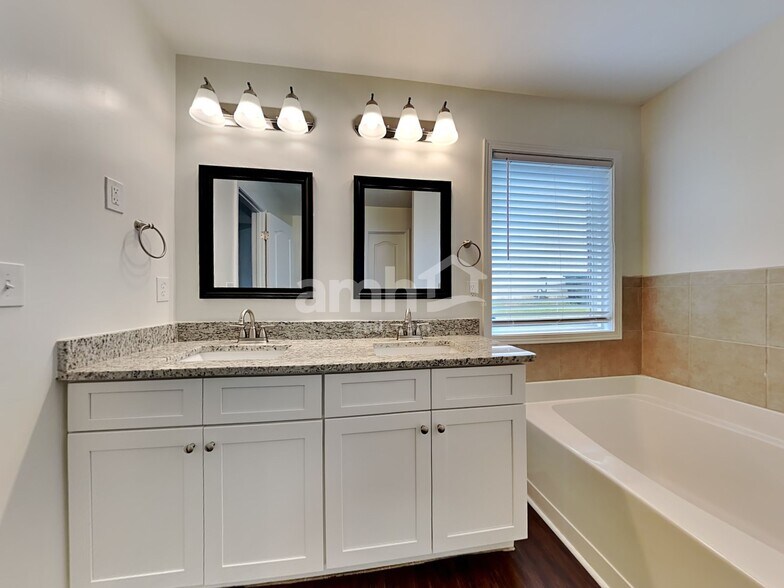 Building Photo - 2877 Ponds Trl