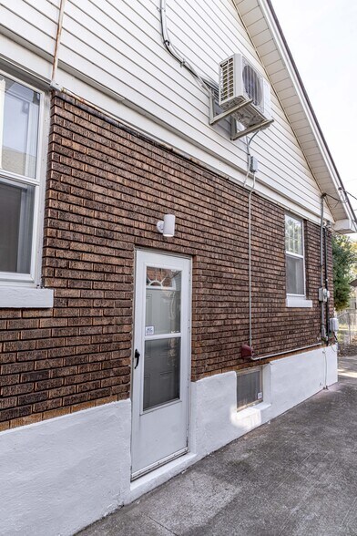 Building Photo - 2416 Sherry Rd