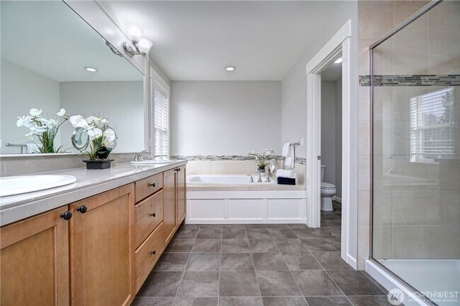 Building Photo - Stylish 5-Bed Home in Desirable Bothell ; ...