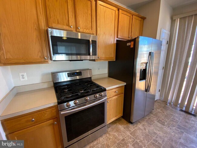 Building Photo - 43811 Tattinger Terrace