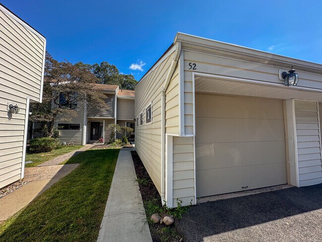 Building Photo - 52 Currier Way