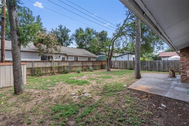 Building Photo - 10057 Woodland Village Dr