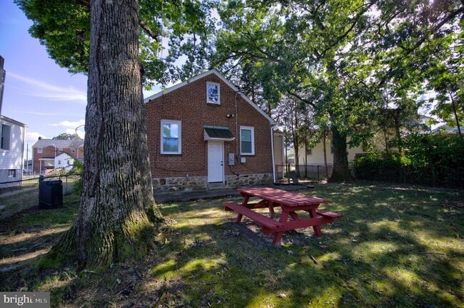Building Photo - 2708 Oakley Ave