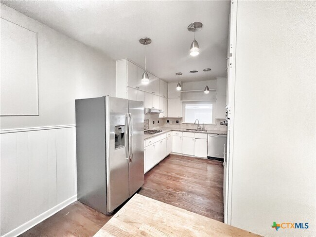 Building Photo - 127 Paloma Dr