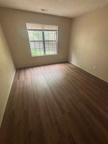 Building Photo - 2119 Troy Ct