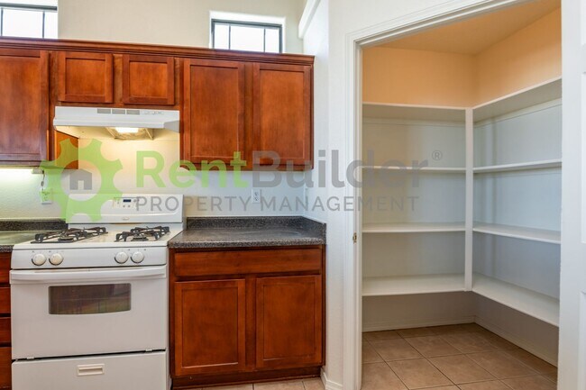 Building Photo - Sign an 18 month lease by the end of Octob...