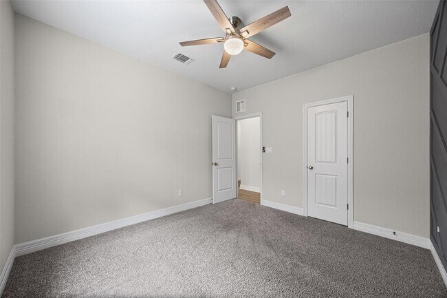 Building Photo - 124 White Steppe Way