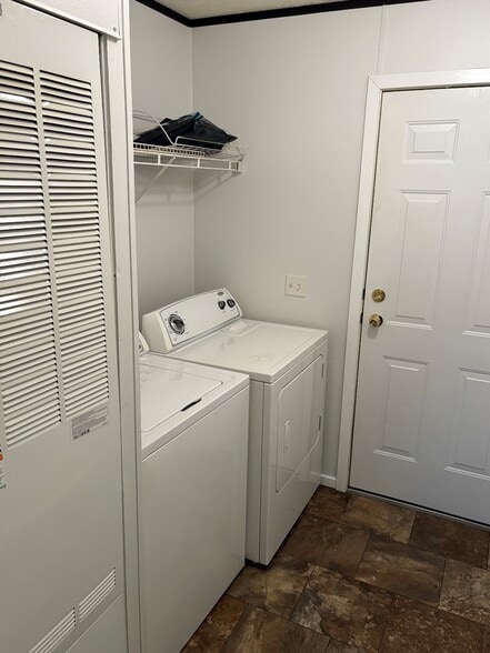 Building Photo - 2331 Windover Dr