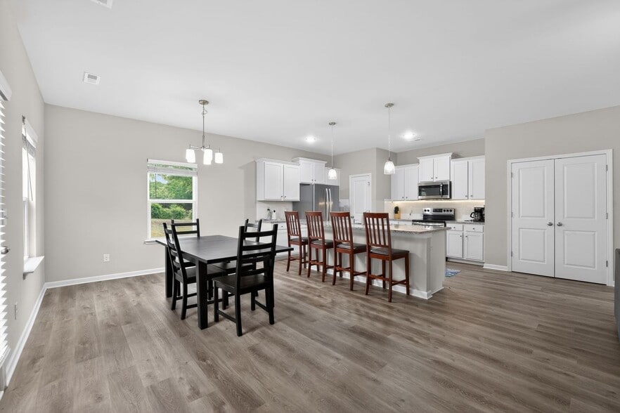 Building Photo - 5917 Neck Rd