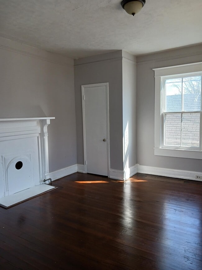 Building Photo - 213 Campbell St