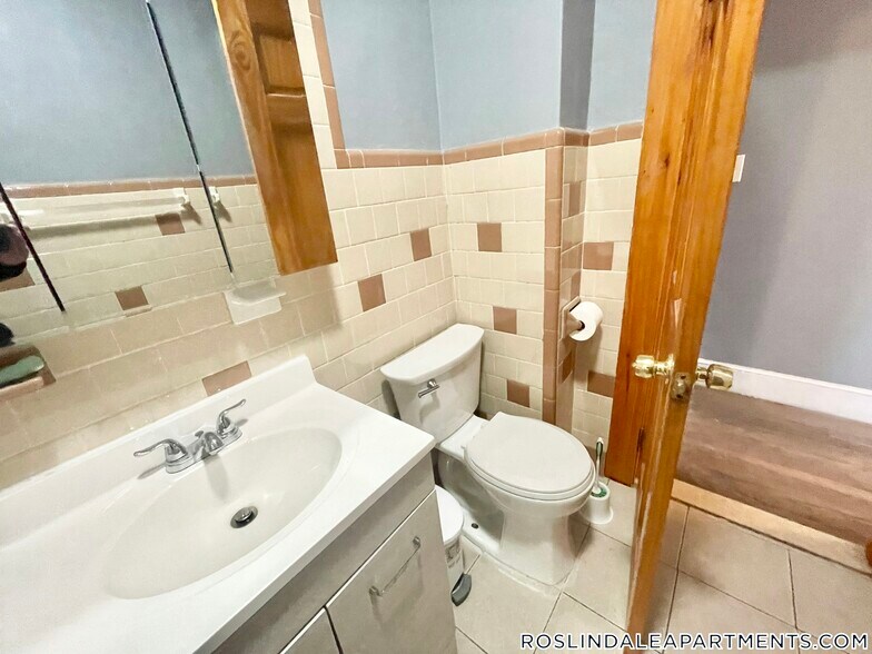 Building Photo - 4041 Washington St