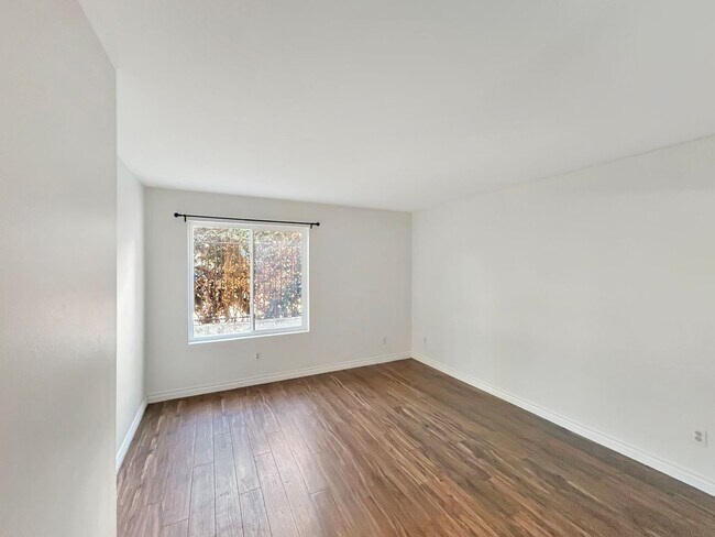 Building Photo - Amazing 2BR/2BA in the heart of UTC! Parki...