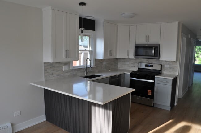 Building Photo - 2720 N Menard Ave
