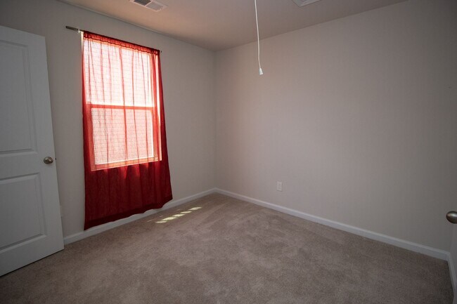Building Photo - Gorgeous 3 Bedroom, 2 Bath ~ Minutes to Fort Jackson ~ Available Mid October!