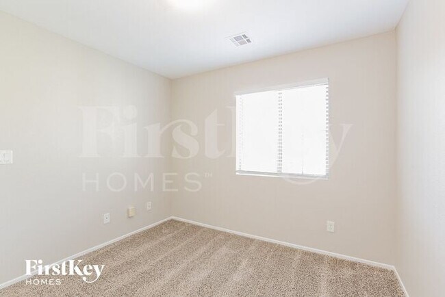 Building Photo - 9551 Grapeland Ave