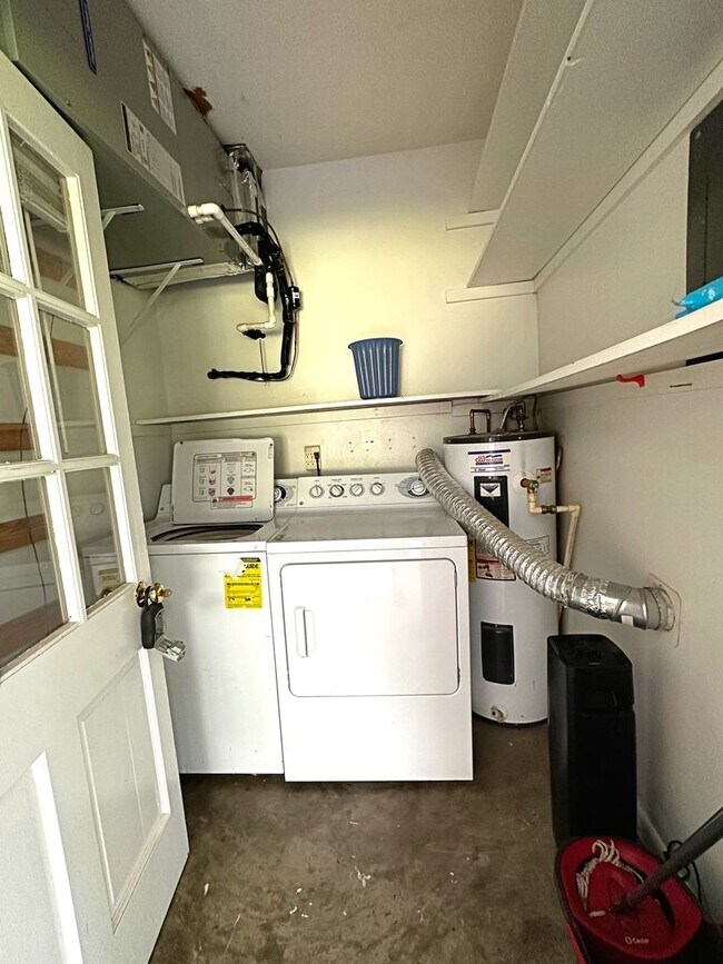 Building Photo - Alcoa City Duplex