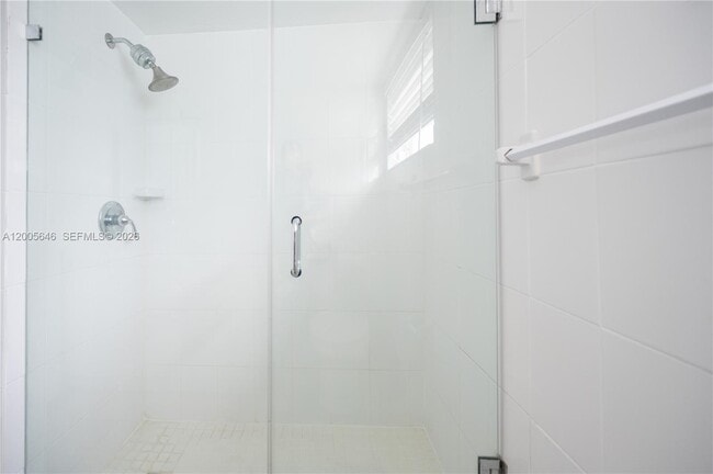 Building Photo - 500 NE 26th St