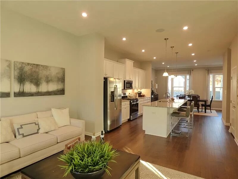 Building Photo - 1008 Mohawk Ln