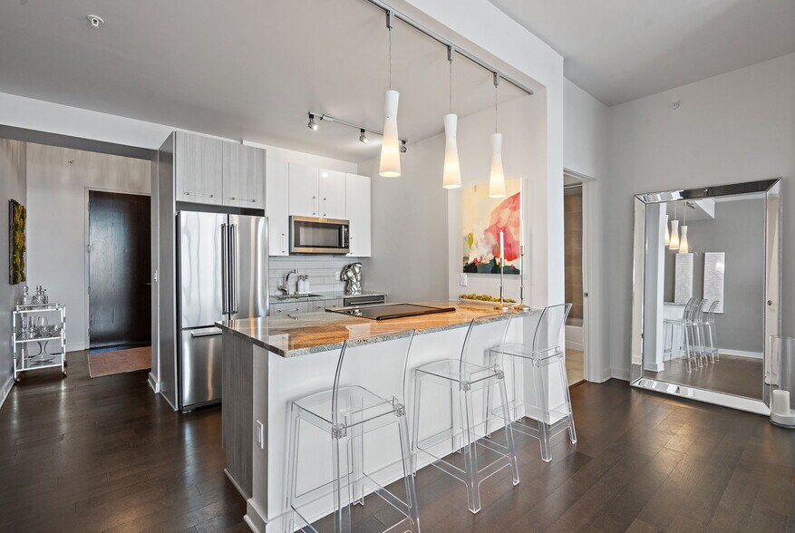 Galley style kitchen - 515 Church St