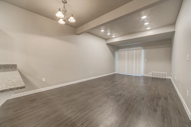 Building Photo - 614 E 230 N