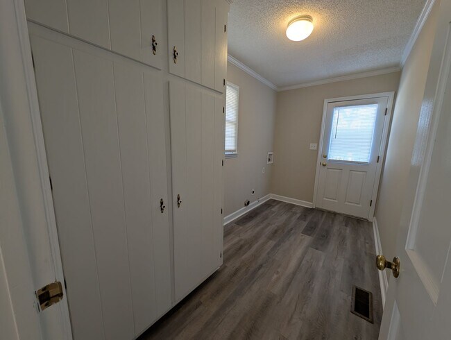 Building Photo - Gorgeous Brick 4 bedroom, 4 bathroom home located in the Farmwood community in Minthill!