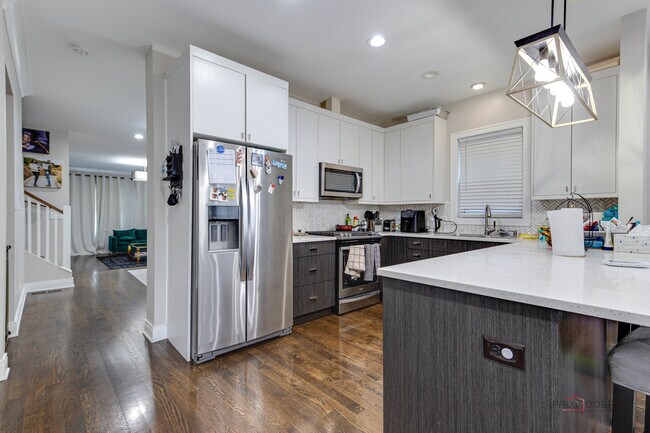 Building Photo - 3931 S Wells St