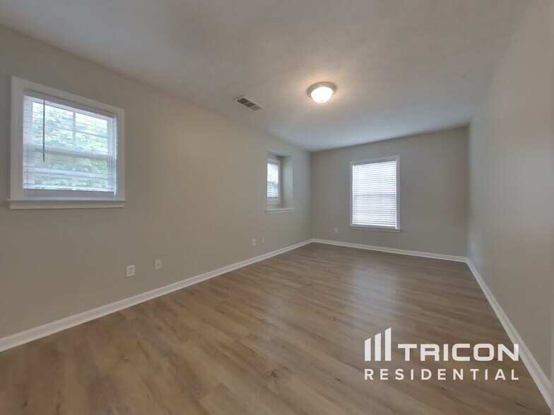 Building Photo - 230 Silver Fox Trail