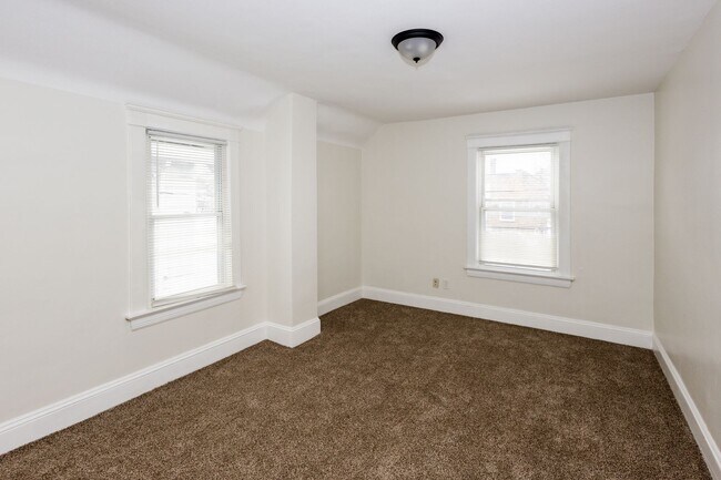 Building Photo - 3971 E 71st St