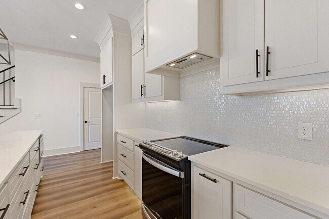 Building Photo - Luxury Townhome for Rent in Waterpointe | 3 Bed | 2.5 Bath | Private Courtyard