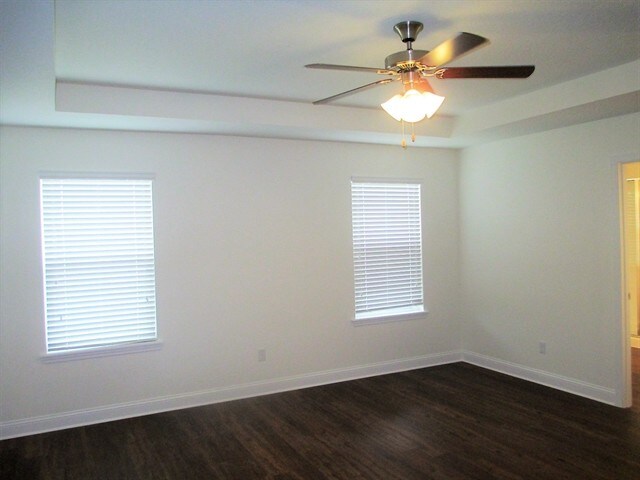 Building Photo - 3305 Roundabout Dr