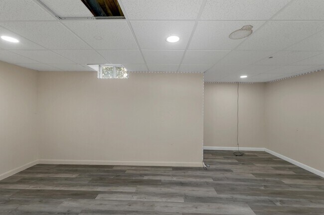 Building Photo - 32 Suffolk Ct