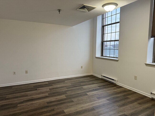 Building Photo - 149 Wilson St