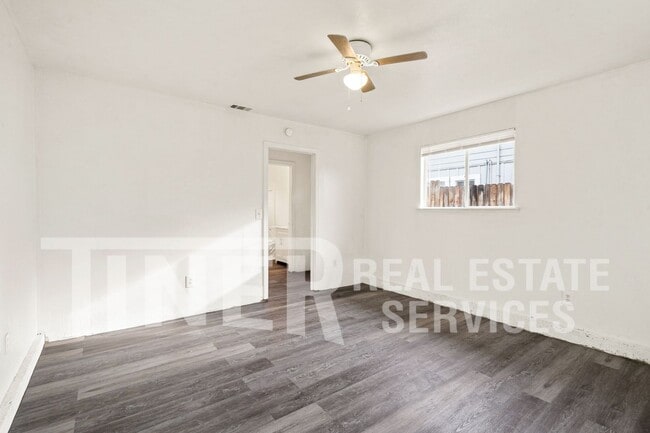 Building Photo - 2922 Walnut Ave