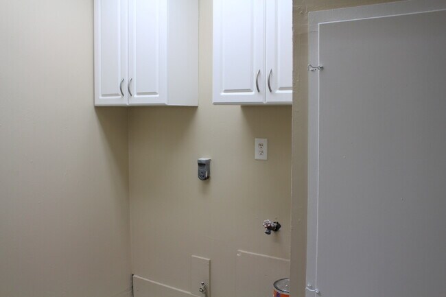 Building Photo - Pet friendly!!