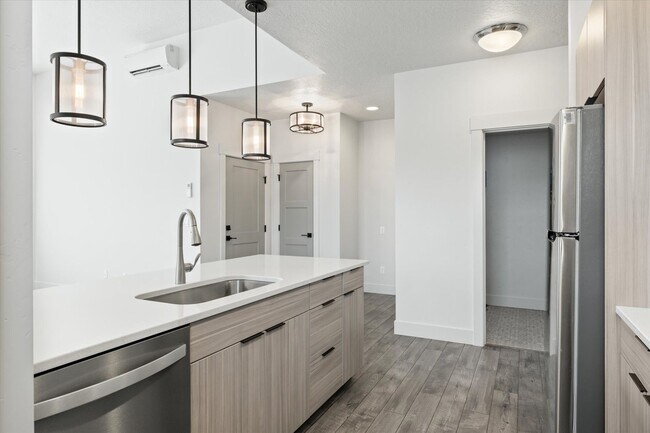 Building Photo - 174 S Kestrel Pl