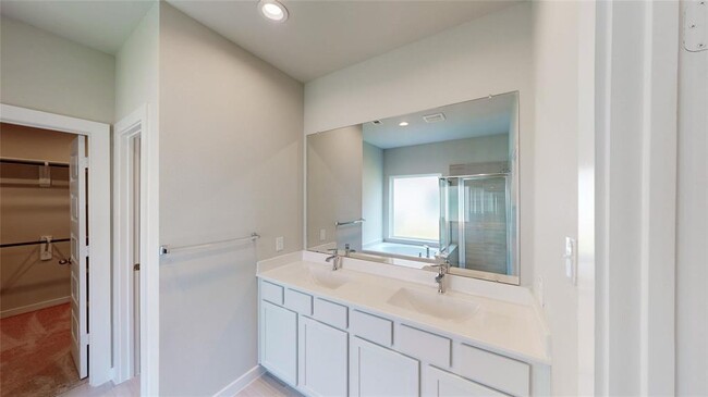 Building Photo - 333 Spruce Oak Ln