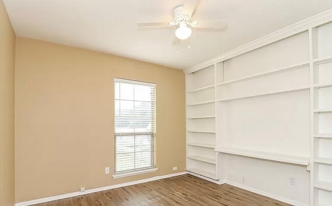 Building Photo - 2308 Escalante Ave