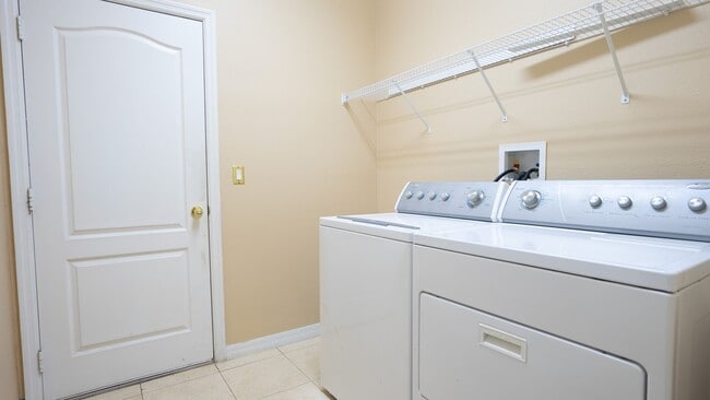 Building Photo - 4 Bed 3 Bath Home for Rent