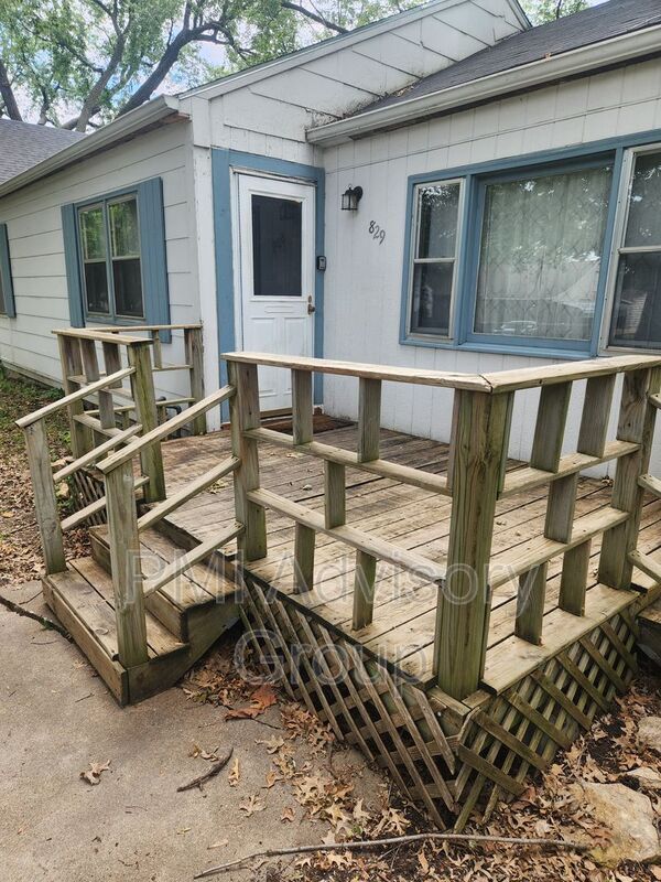 Primary Photo - 829 SW Cambridge Ave