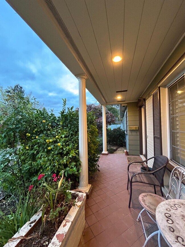 Building Photo - 216 Hampton Ct