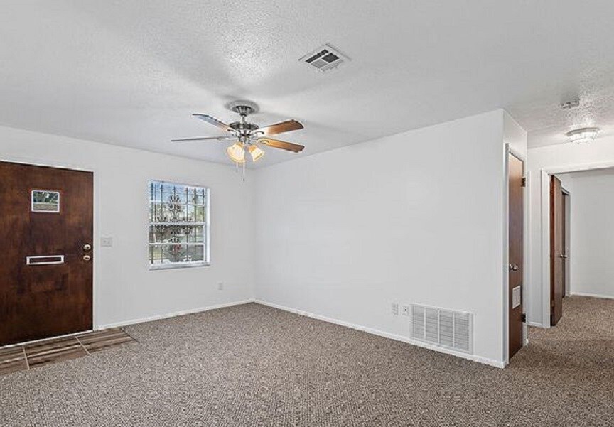 Building Photo - 405 Adele St