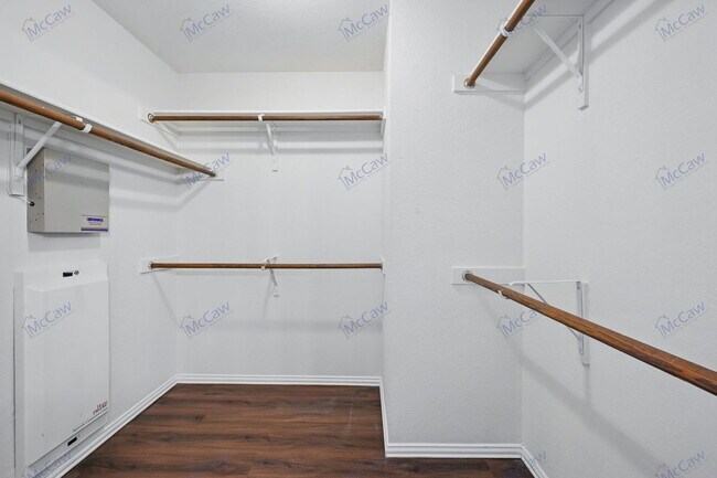 Building Photo - 1012 Waterview Dr