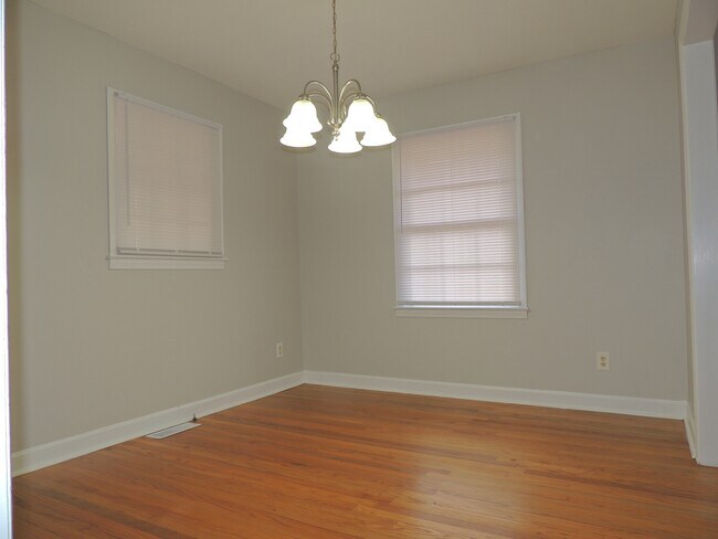 Building Photo - 145 Summerhill Rd