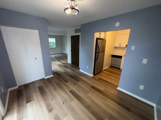 Building Photo - 1303 Lowland Ct